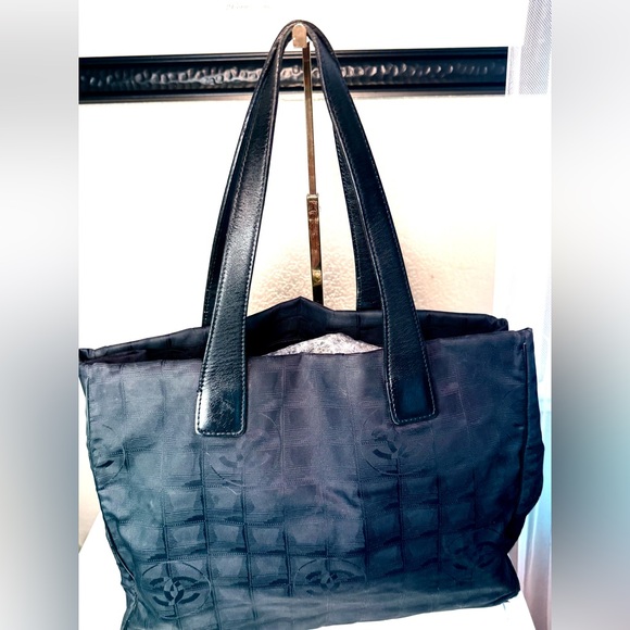 “Host Pick” CHANEL 🤩 Large Travel Line Tote MM Tote Bag Nylon Jacquard Leather - Picture 11 of 15